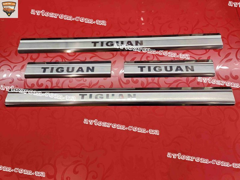 Накладки на пороги Volkswagen TIGUAN *2007-2015 (Premium Нержавійка з логотипом) Фольксваген Тігуан P-VW29 nn. фото