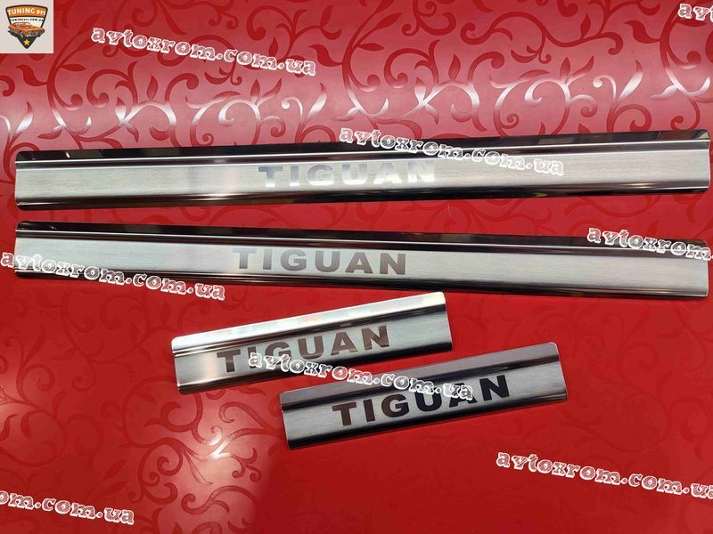 Накладки на пороги Volkswagen TIGUAN *2007-2015 (Premium Нержавійка з логотипом) Фольксваген Тігуан P-VW29 nn. фото