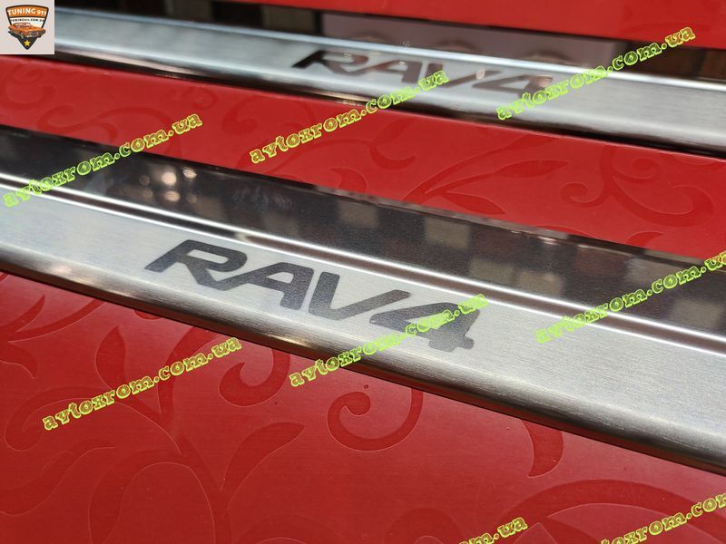 Накладки на пороги Тойота Рав 4 TOYOTA RAV-4 V *2018+ Премиум Нержавейка с логотипом 4штуки P-TO38 carmos фото